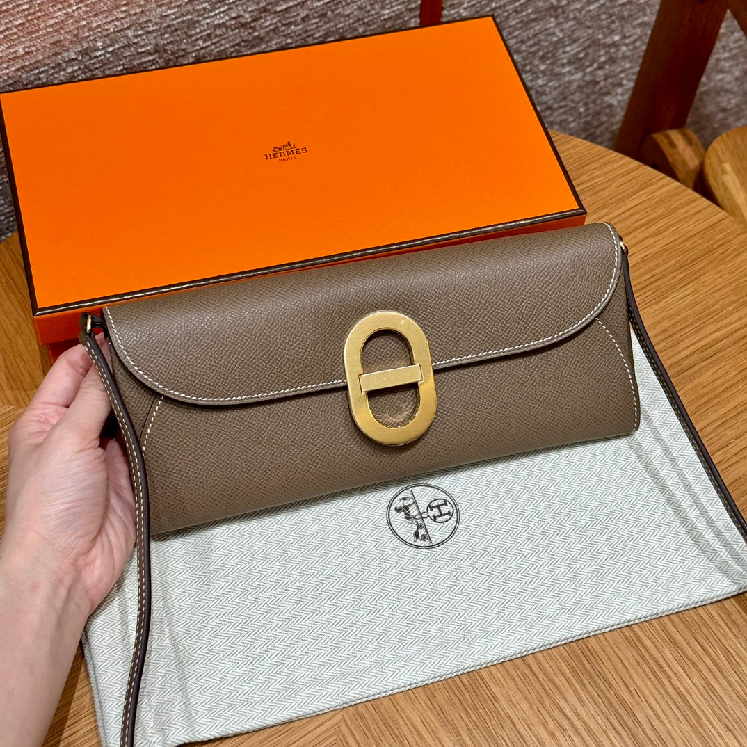 Hermès Geta Bag Epsom Leather Etoupe with Gold Hardware