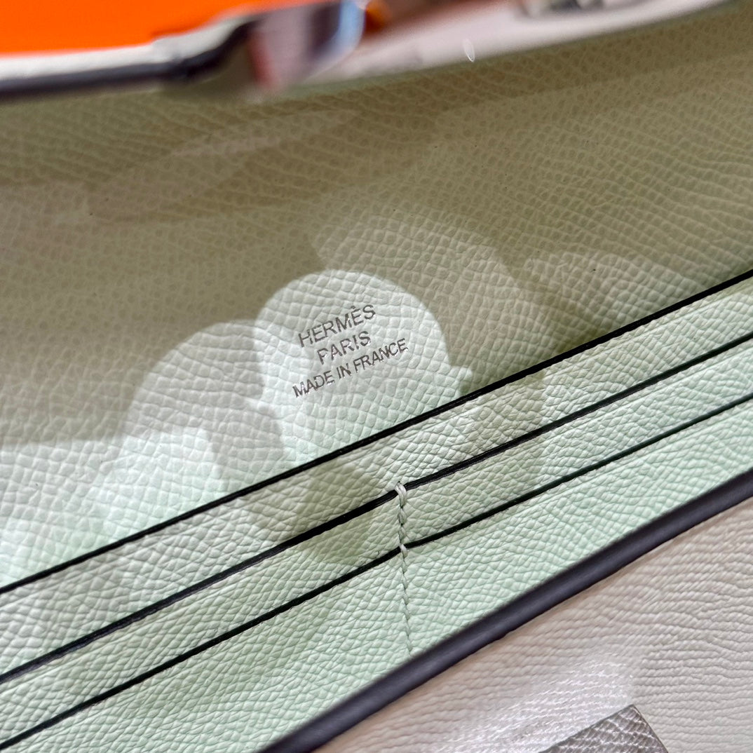Hermès Roulis Slim Leather Wallet in Mint Green