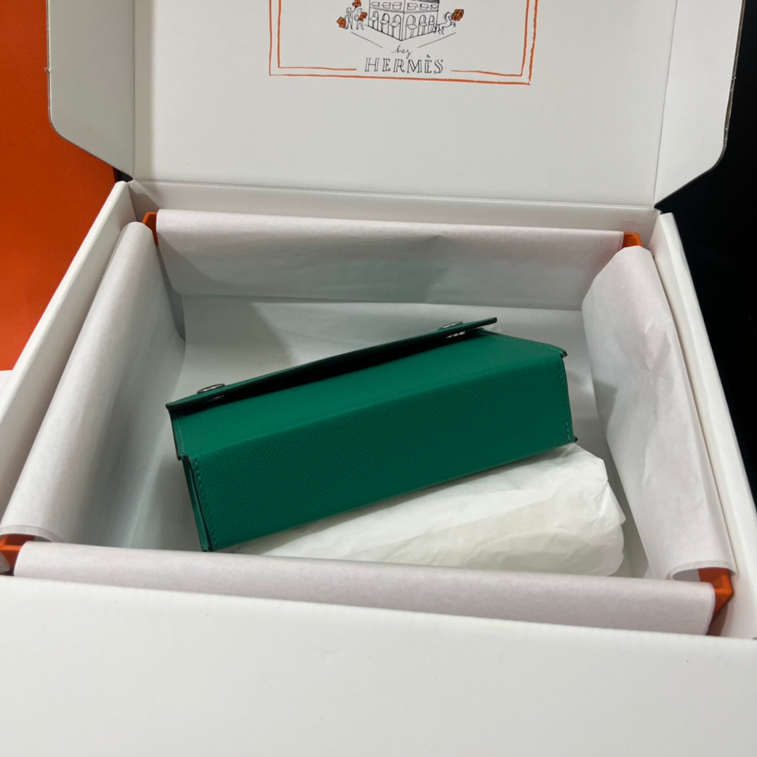Hermès Mini Convoyeur Green Leather Crossbody Bag with Palladium Hardware