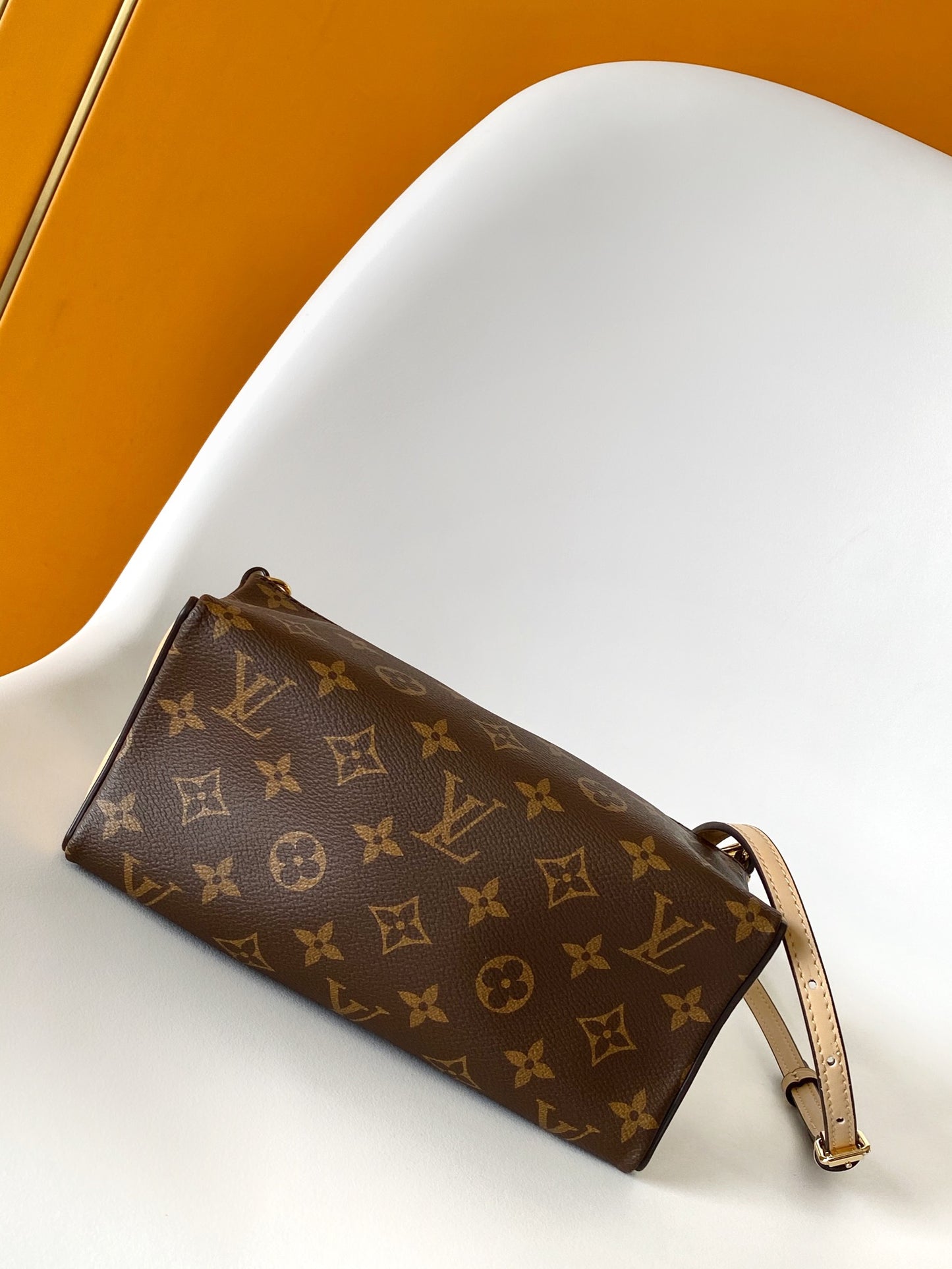 Louis Vuitton Luxury Brown Monogram Geometric Star Crossbody Bag with Chain
