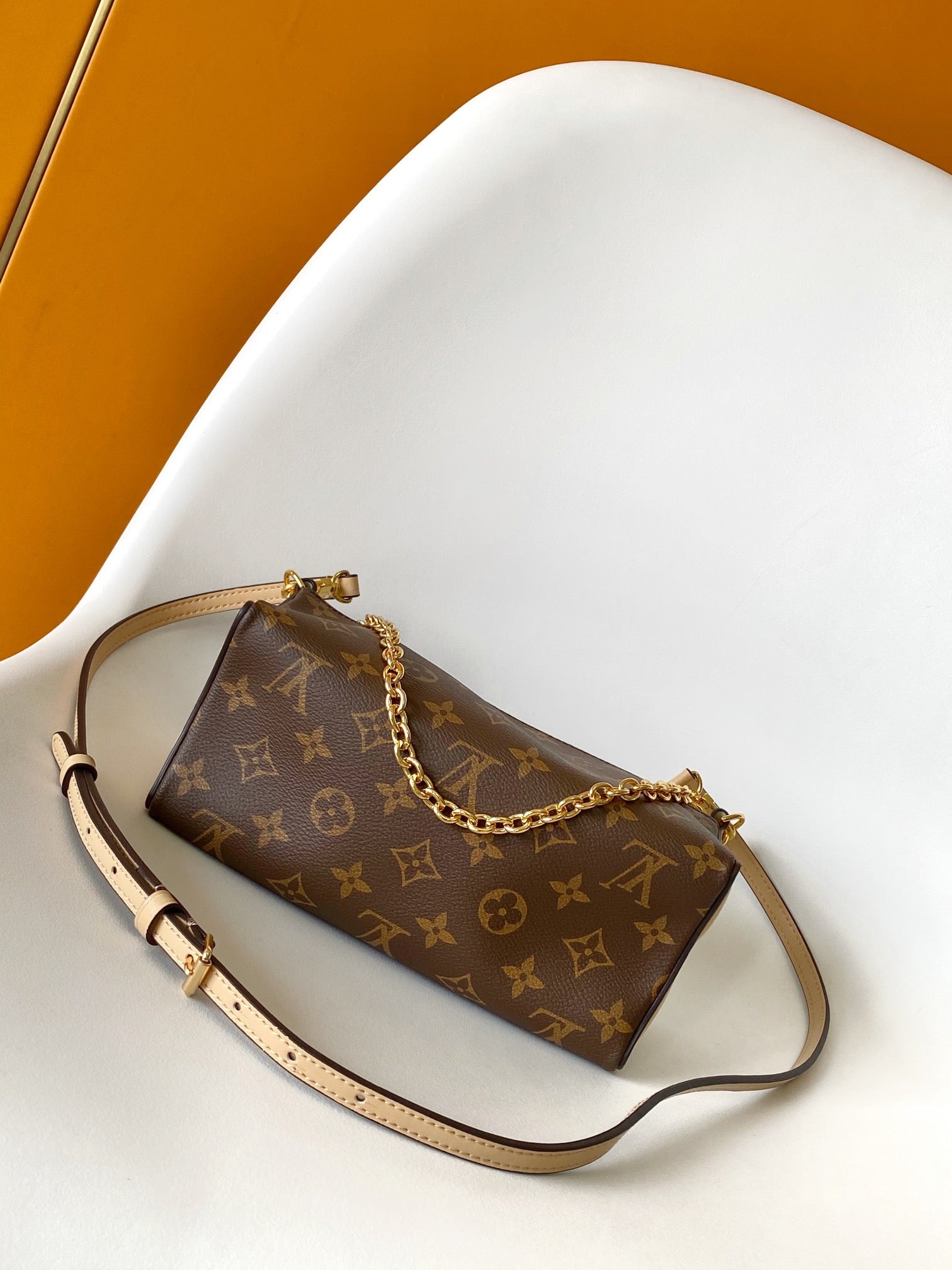 Louis Vuitton Luxury Brown Monogram Geometric Star Crossbody Bag with Chain