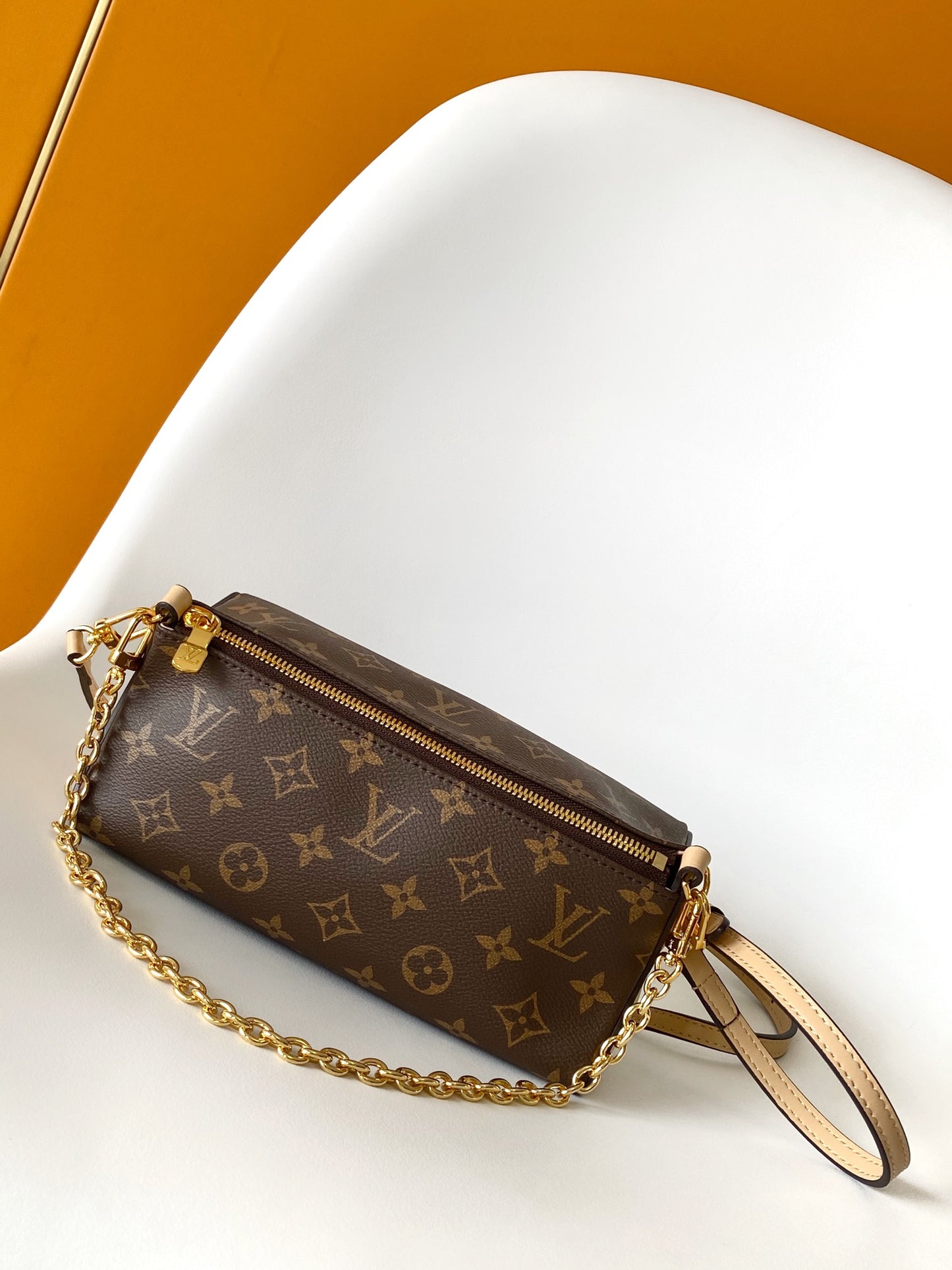 Louis Vuitton Luxury Brown Monogram Geometric Star Crossbody Bag with Chain