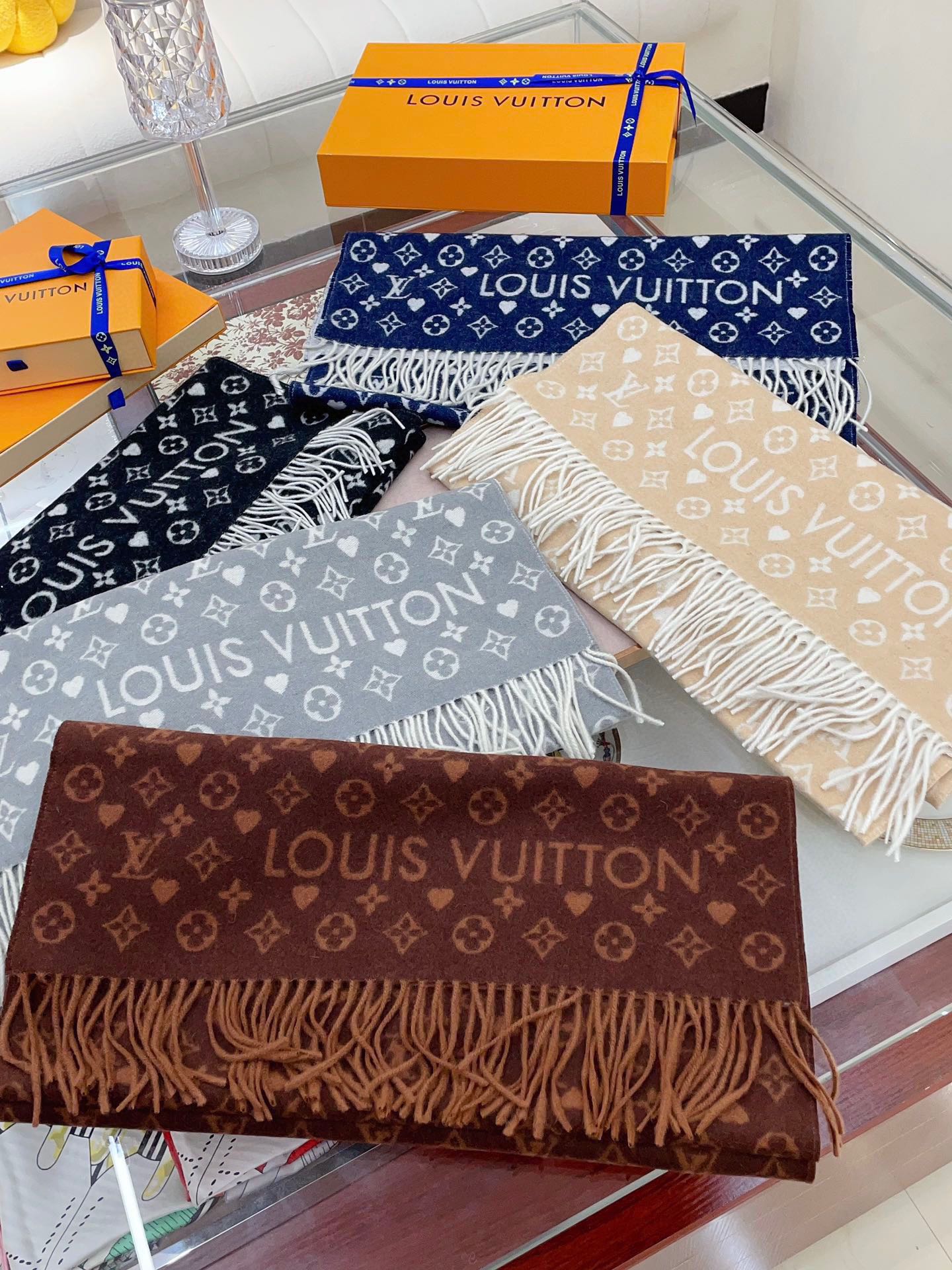 Louis Vuitton Monogram Classic Scarf in Brown Wool - Luxury Winter Accessory with Fringed Edges
