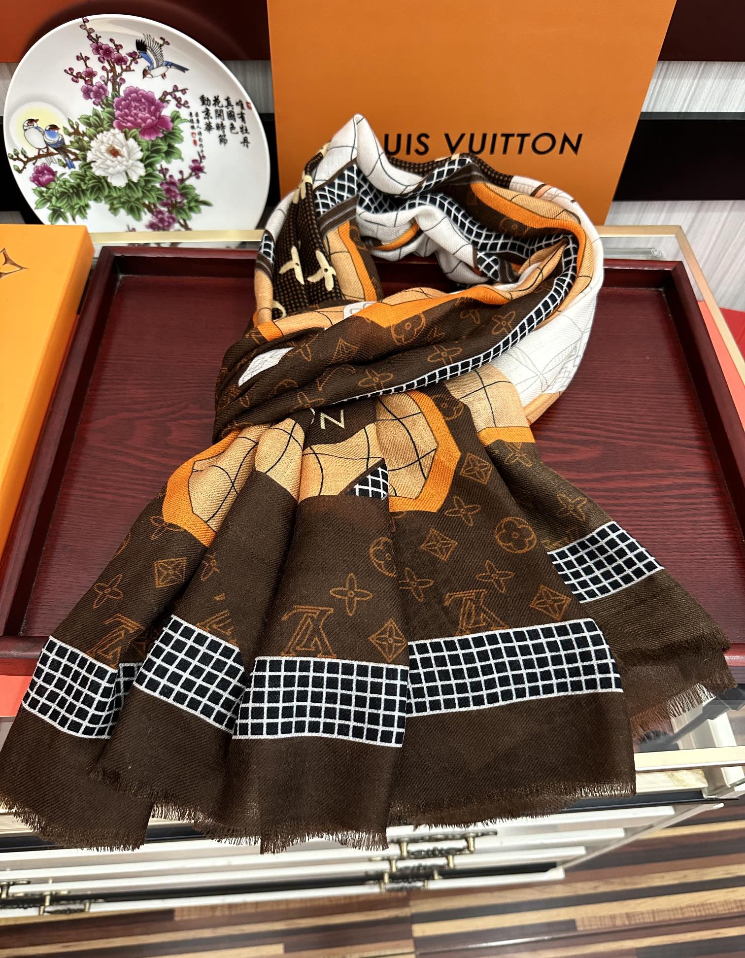 Women's Brown and Cream Patterned Luxury Pashmina Shawl Scarf - Large Soft Wrap Winter Neck Warmer