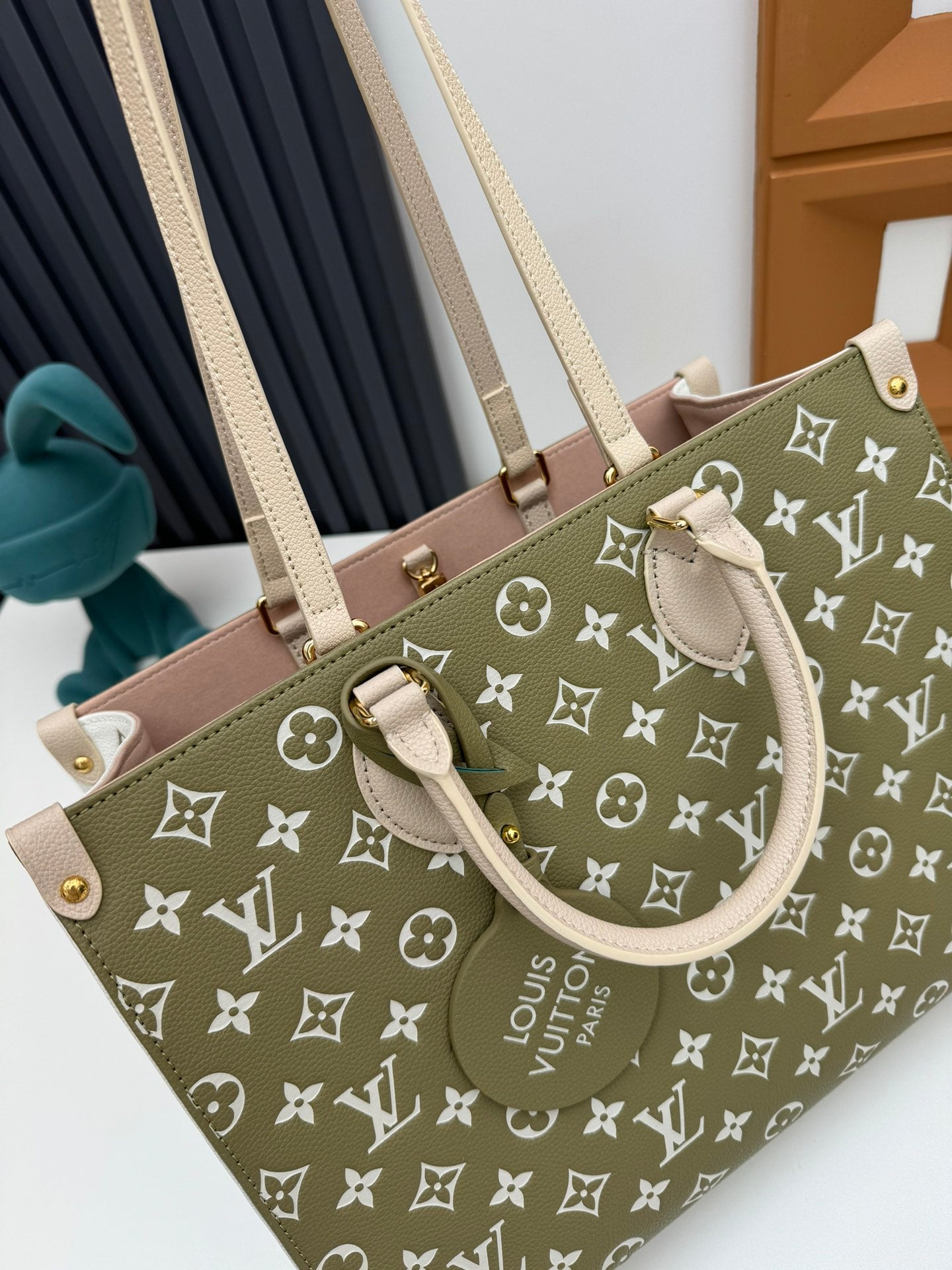 Louis Vuitton OnTheGo MM Monogram Empreinte Giant Leather Tote Bag - Olive &amp; Cream