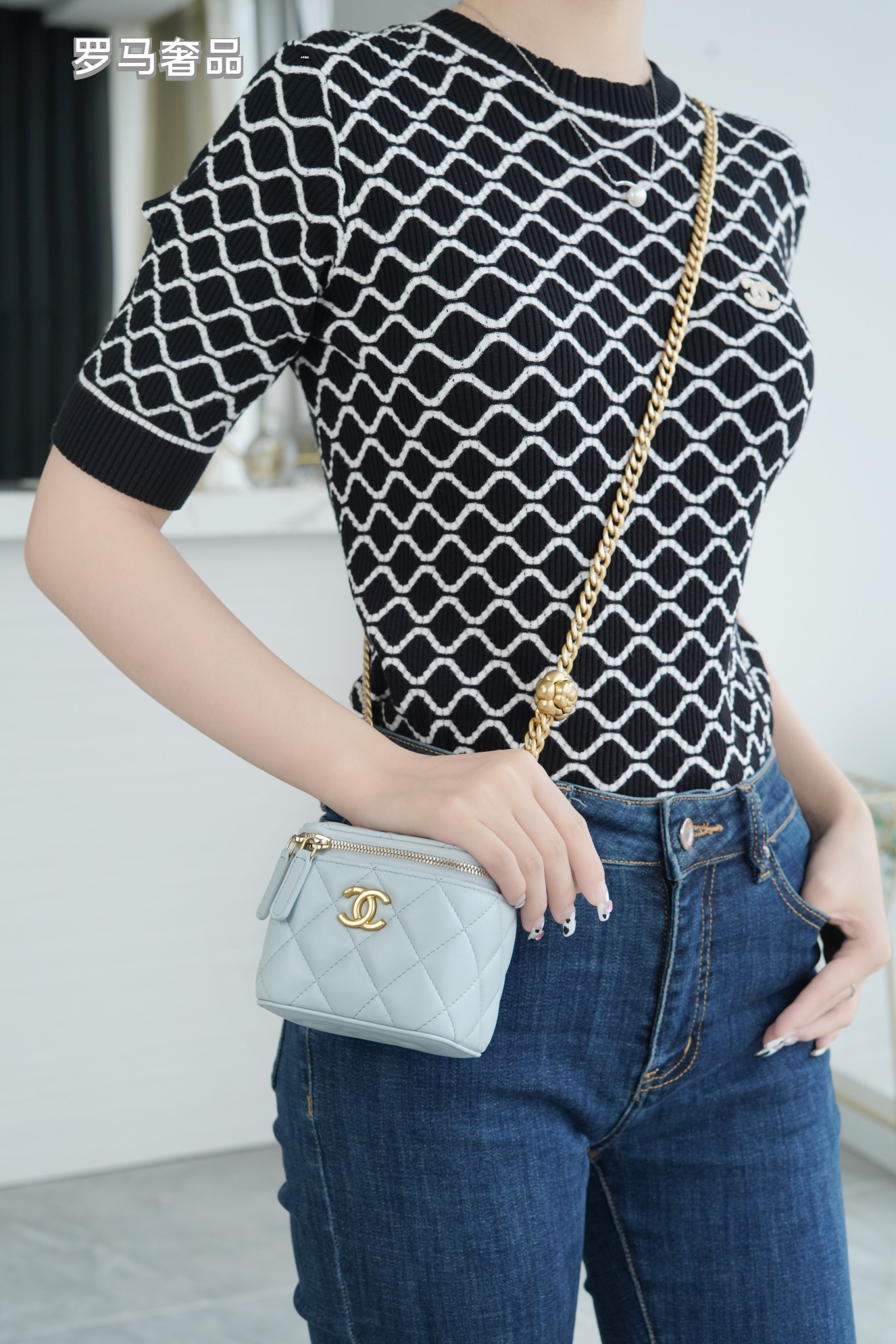 Small Quilted Vanity Bag with Gold Chain Strap - White Luxury Crossbody Case