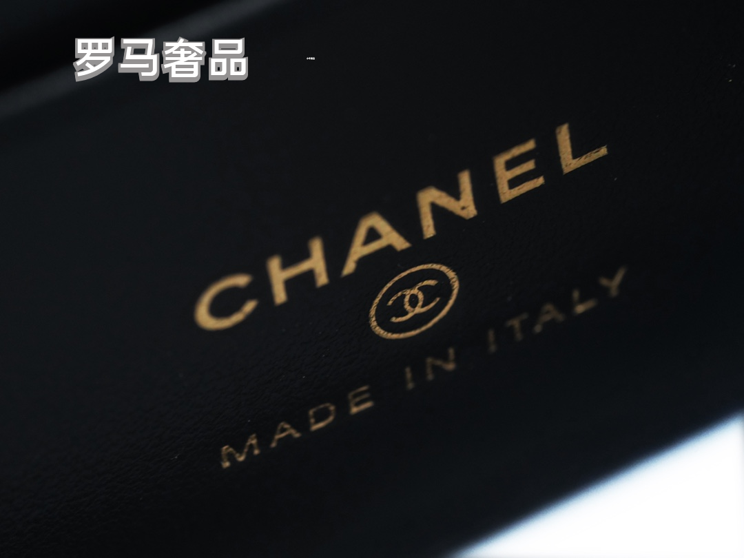 Chanel White Quilted Lambskin Small Vanity Case with Gold-Tone Hardware