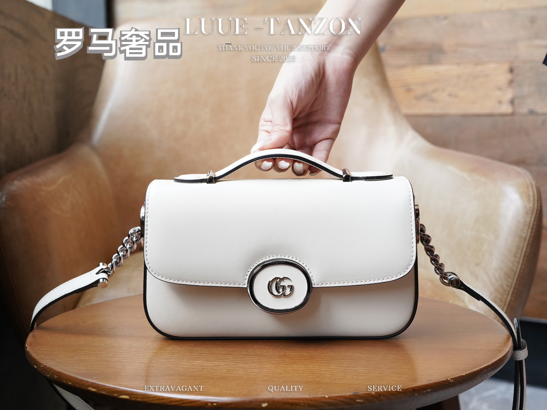 Gucci Classic White Leather Shoulder Bag with Metal Buckle and Chain Strap
