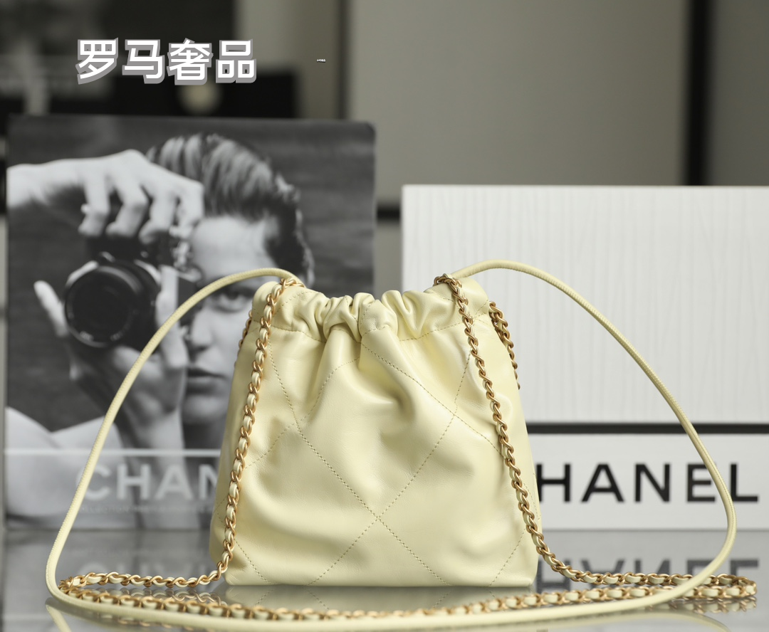 Chanel 22 Small Handbag - Shiny Calfskin &amp; Gold-Tone Metal - Light Yellow