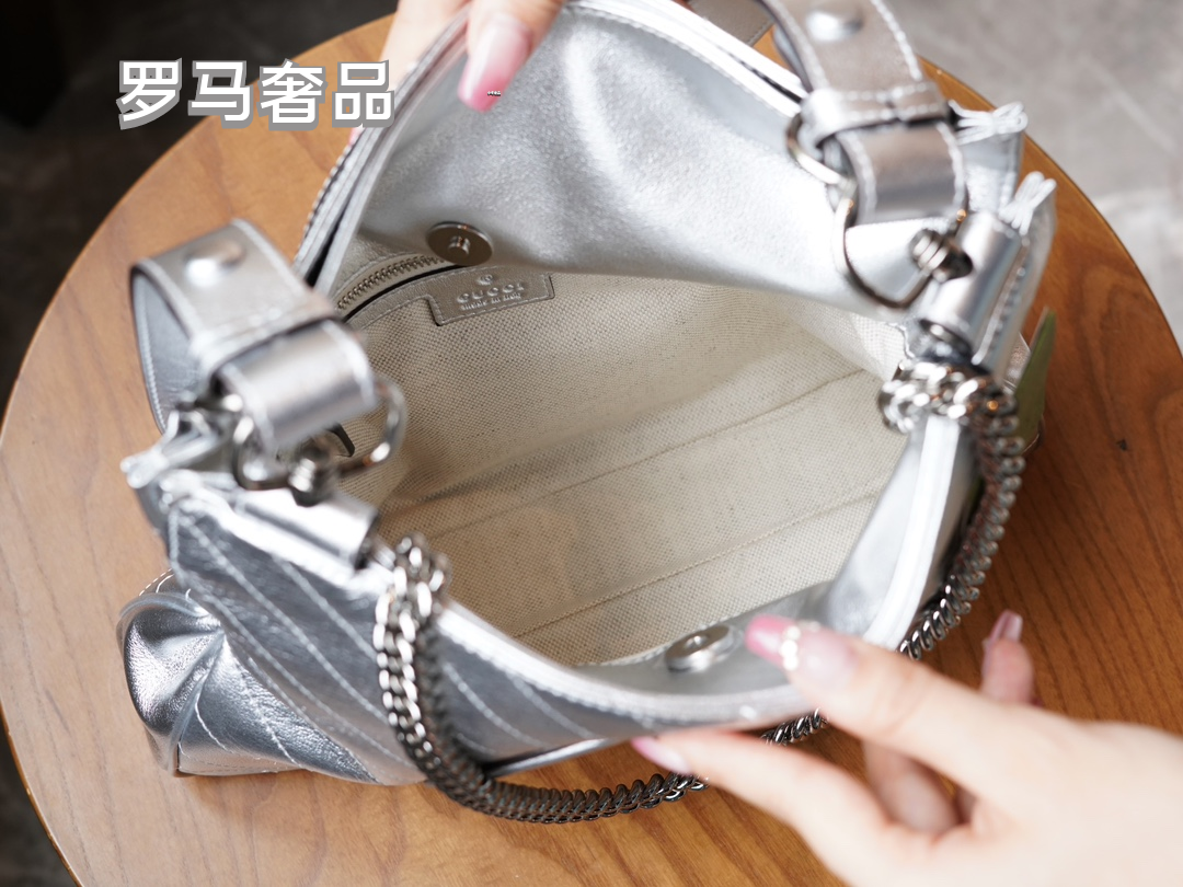 Gucci Metallic Silver Quilted Leather Shoulder Bag with Chain Strap