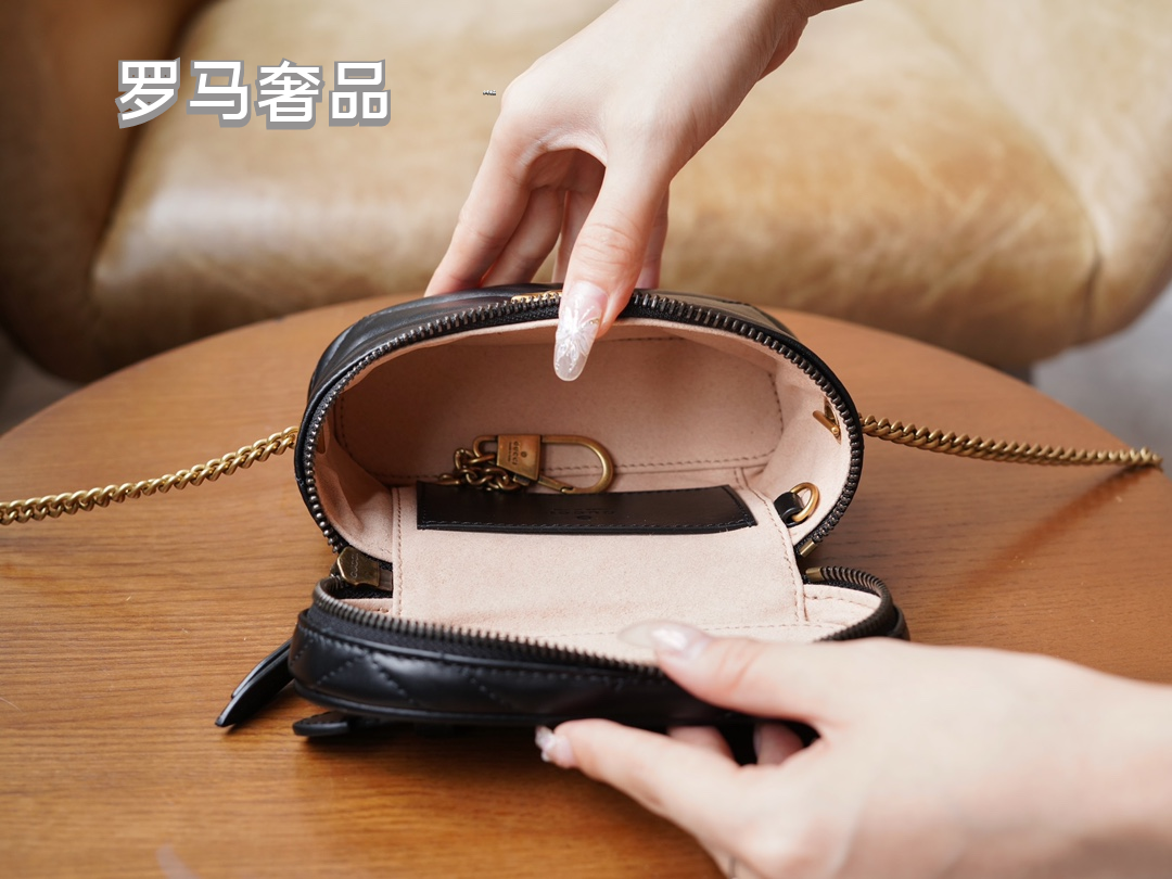 Gucci Cream Chevron Quilted Leather Vanity Bag with Gold Chain Strap