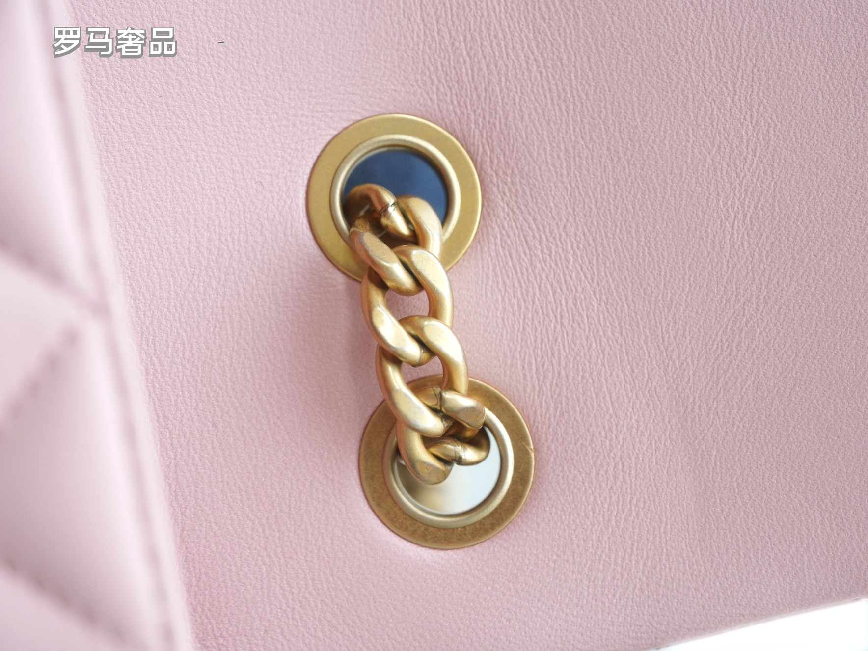 Pink Quilted Flap Bag with Gold-Tone Chain and Logo - Blue Tanzon