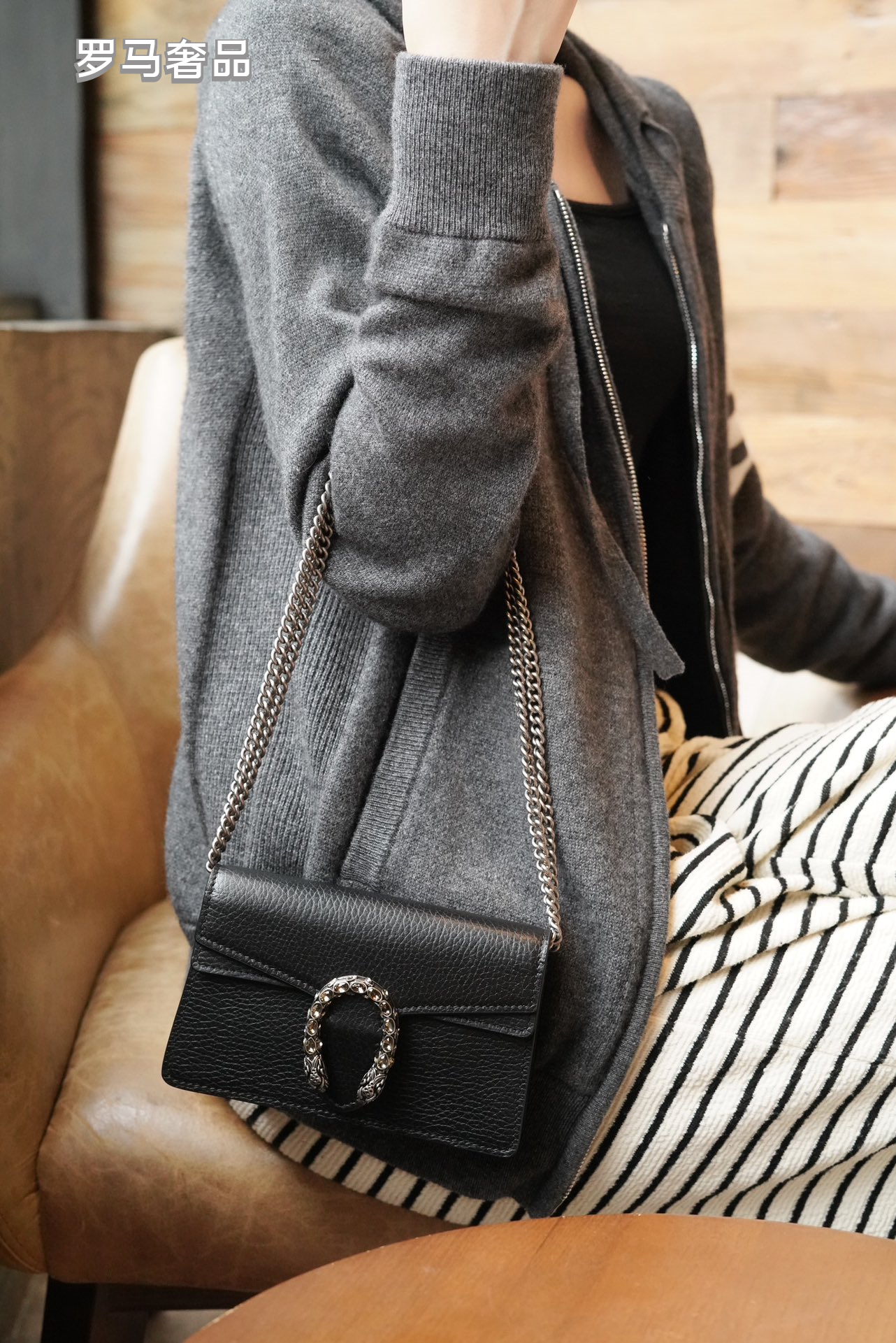 Gucci Black Textured Leather Chain Shoulder Bag with Tiger Head Buckle