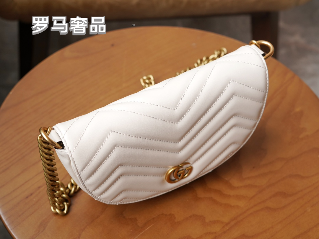 Gucci Elegant White Chevron Quilted Leather Crossbody Bag with Gold Chain