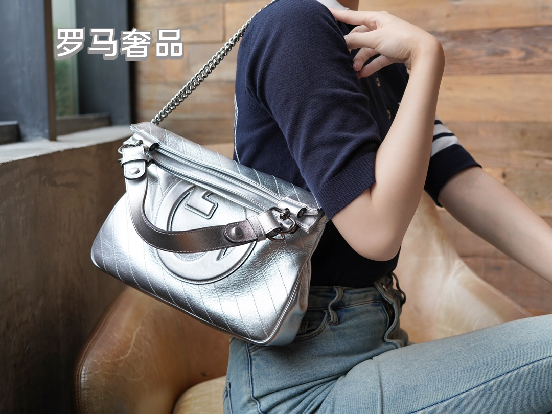 Gucci Metallic Silver Quilted Leather Shoulder Bag with Chain Strap