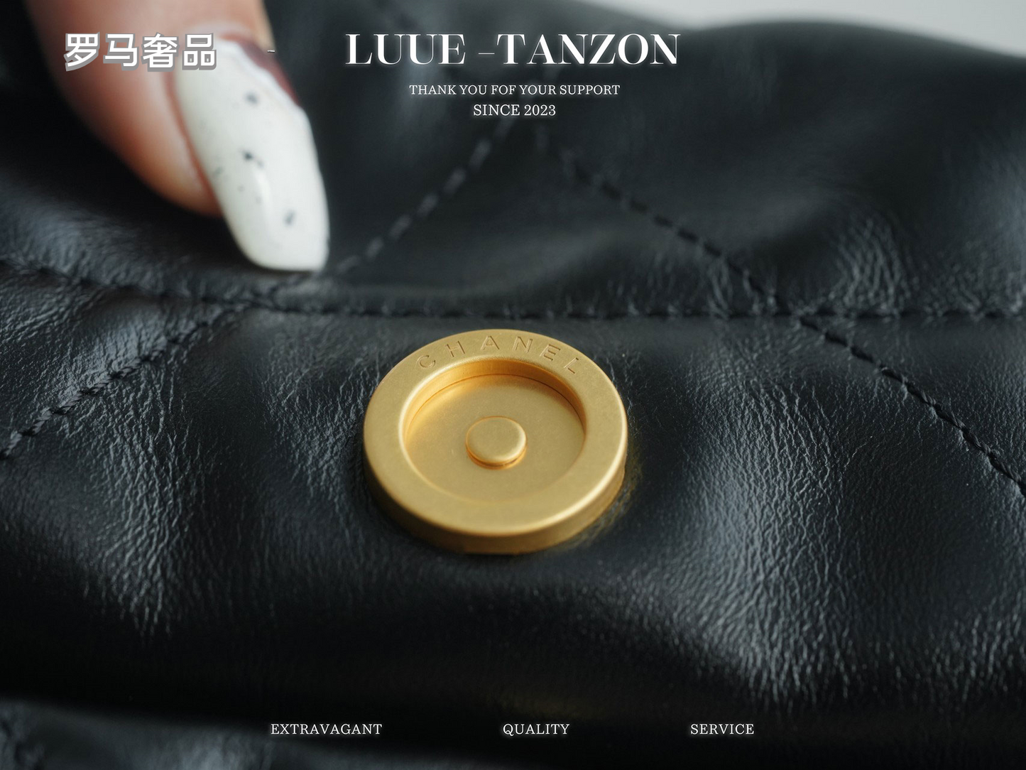 Chanel 22 Handbag - Shiny Calfskin Quilted Leather with Gold-Tone Hardware - Black