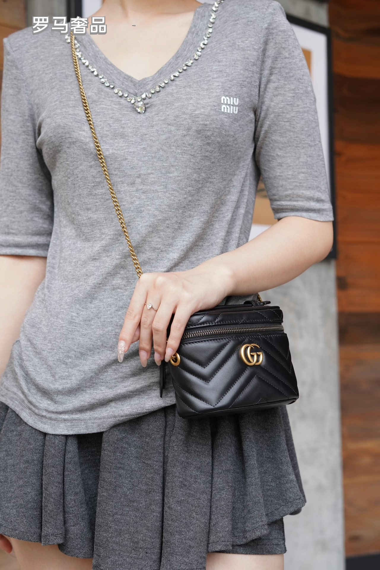 Gucci Cream Chevron Quilted Leather Vanity Bag with Gold Chain Strap