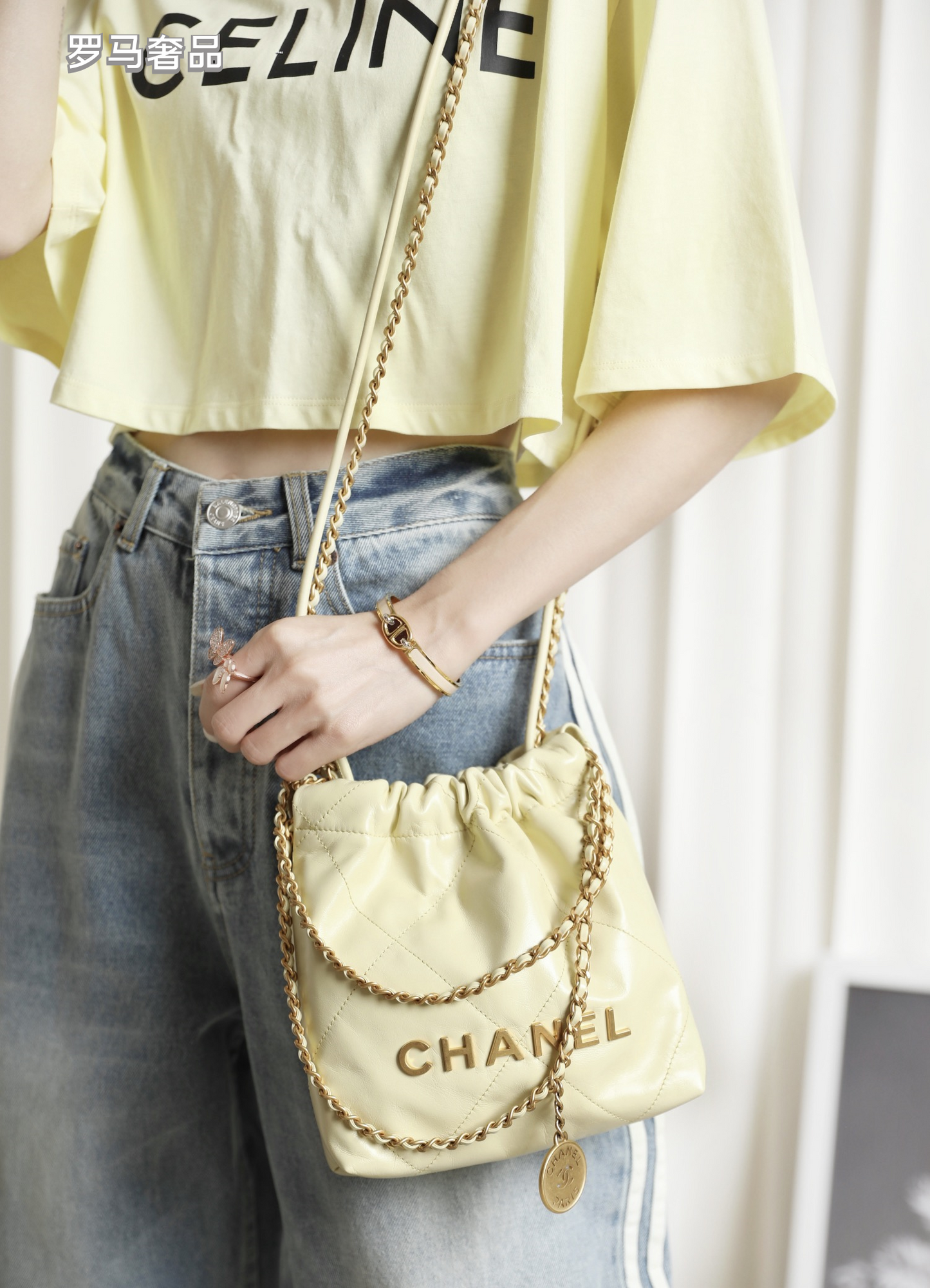 Chanel 22 Small Handbag - Shiny Calfskin &amp; Gold-Tone Metal - Light Yellow