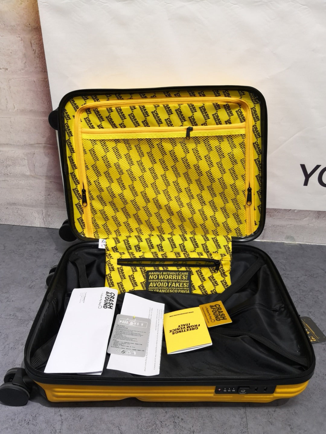 Colorful Textured Hard Shell Spinner Luggage Suitcase